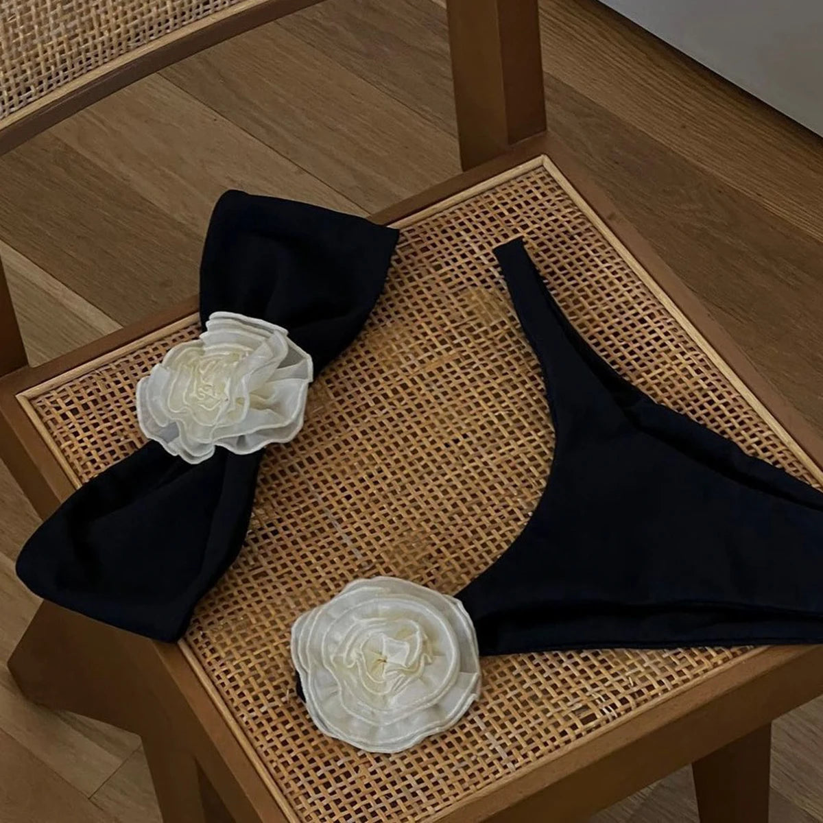 Bikini  Nora - estilo y delicadeza