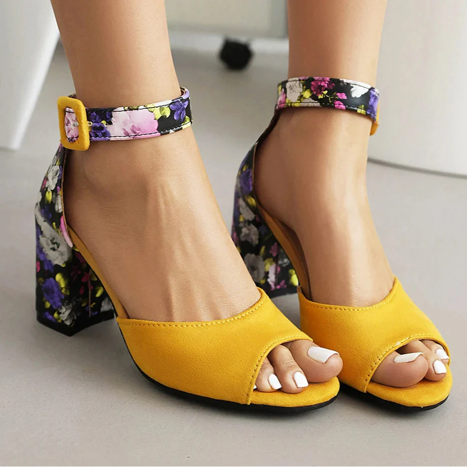 Sandalias de Tacón Ancho con Diseño Floral