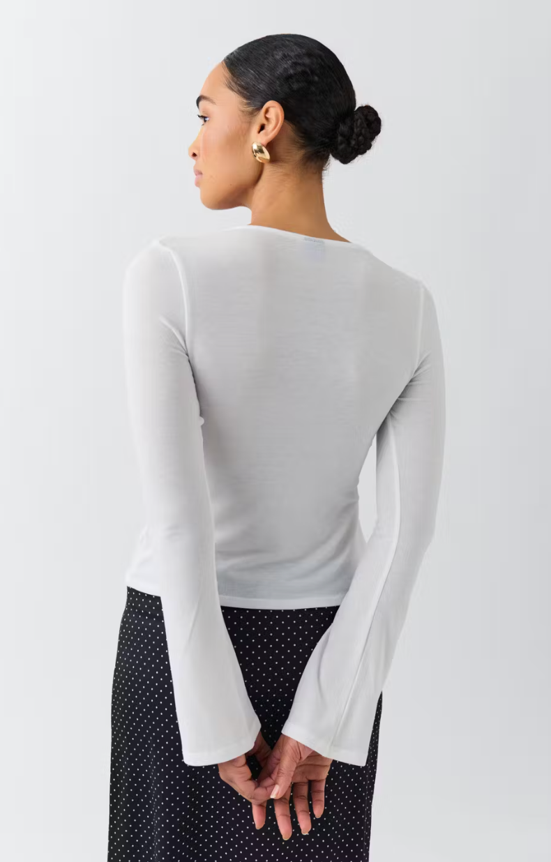 Top - Nyra