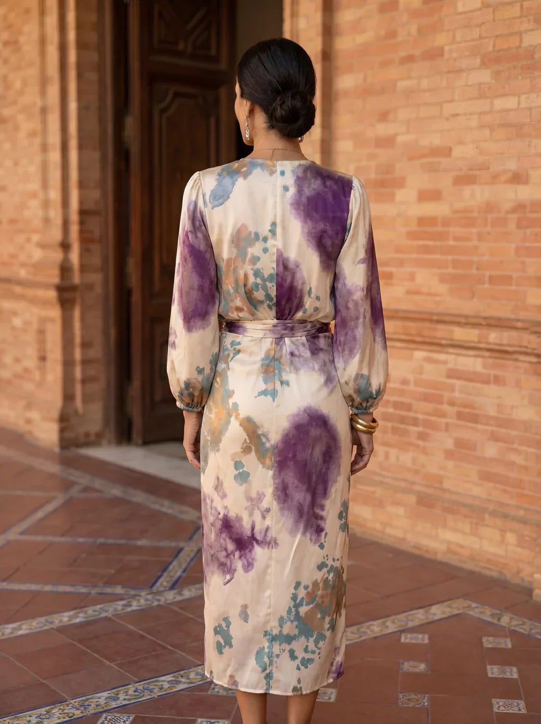 Vestido Bella - Fluido con Escote en V y Cintura Ajustable